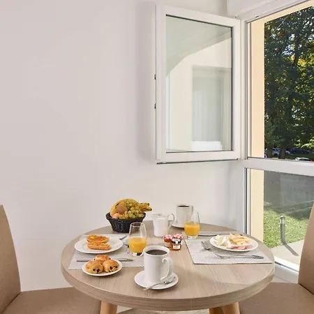 Quality St-quentin En Yvelines Hotel *