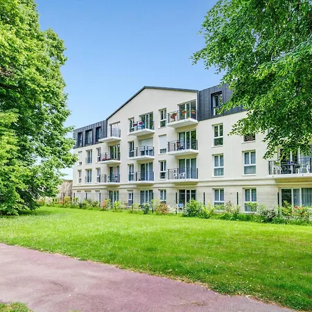 Quality St-quentin En Yvelines Hotel